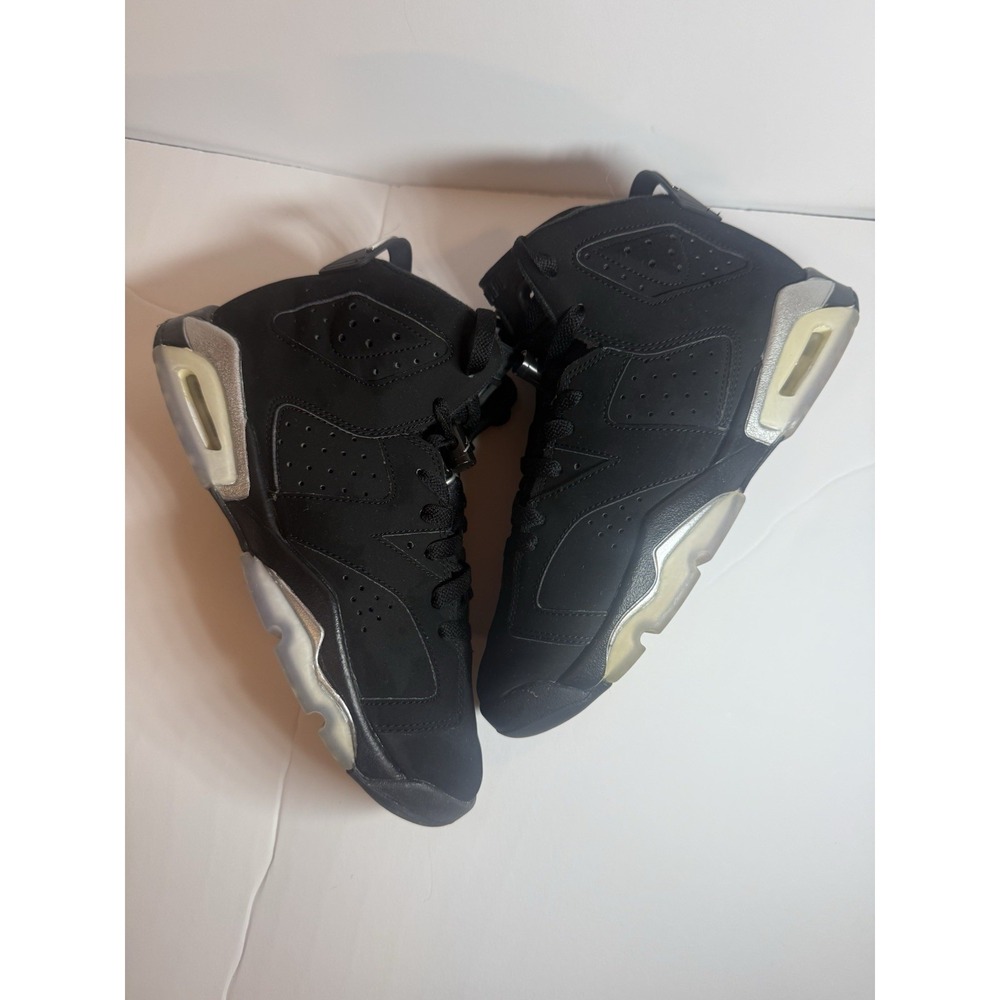 Air Jordan 6 Retro GS Chrome Sneaker Size 5.5Y